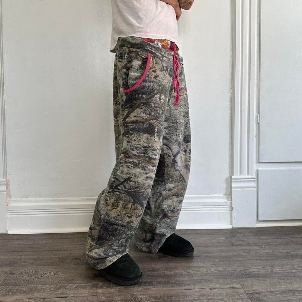 Vintage Y2K 00s Pink Camo Baggy Wide Leg Cotton Sweatpants